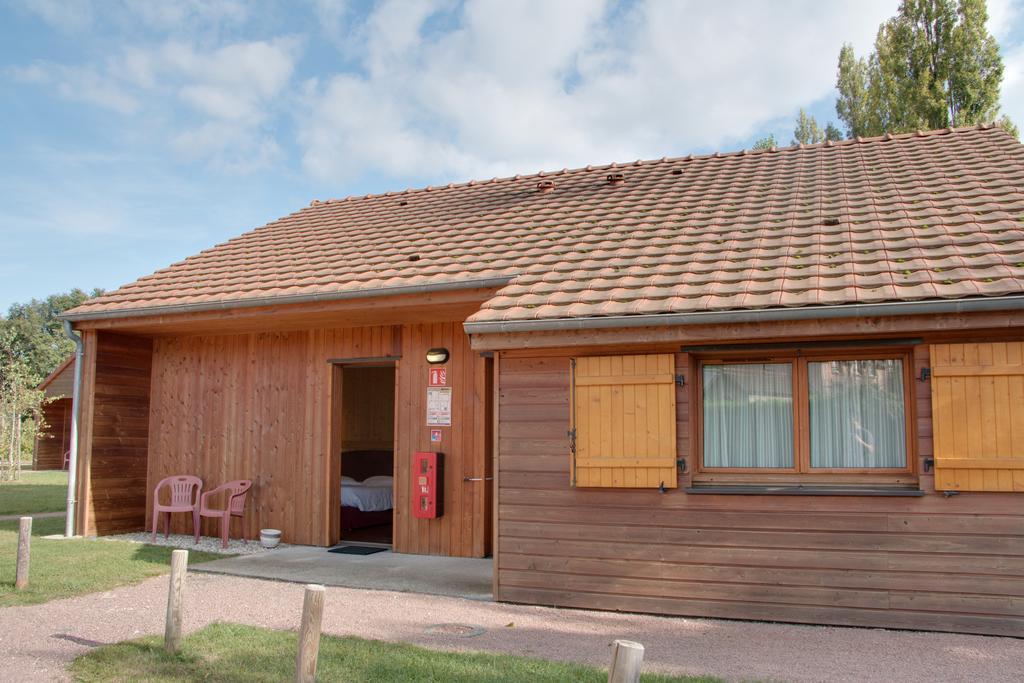 Le Chalet De La Foret Hotel 3 Etoiles Et Restaurant Vierzon Habitación foto